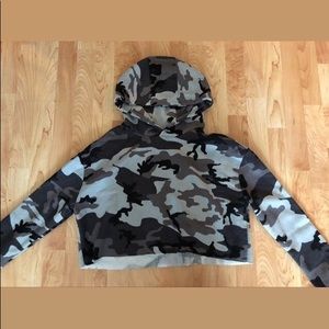 🖤cropped camo hoodie🖤